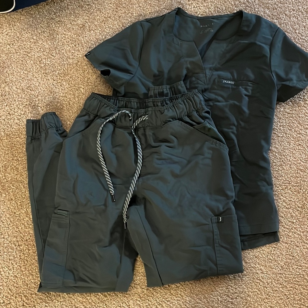 Jaanuu scrubs set size S olive green